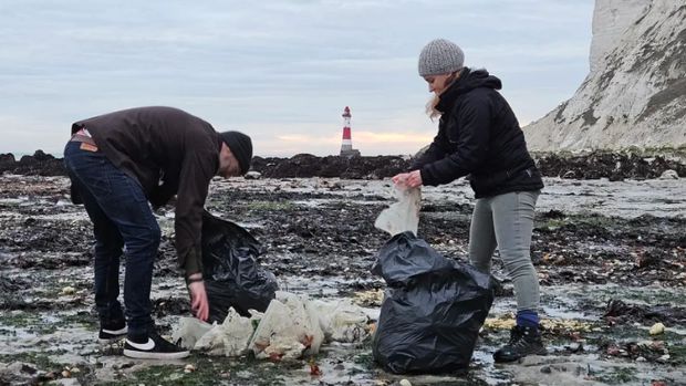 Pantai East Sussex di Inggris tertutup french fries Pantai East Sussex di Inggris tertutup french fries