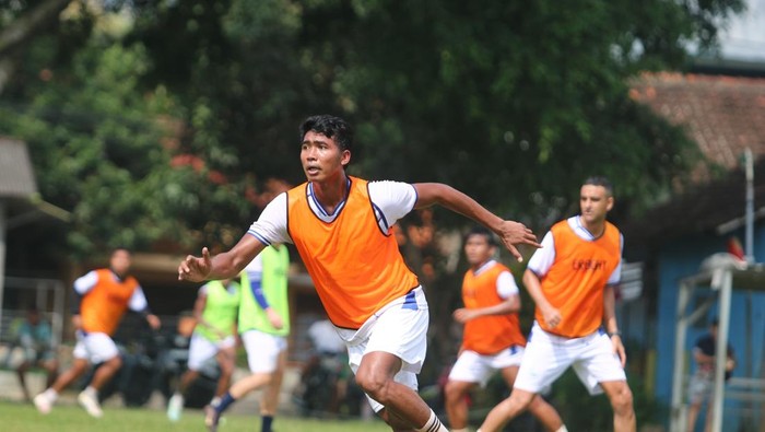 Perkuat Lini Belakang, PSIS Bawa Pulang Rio Saputro