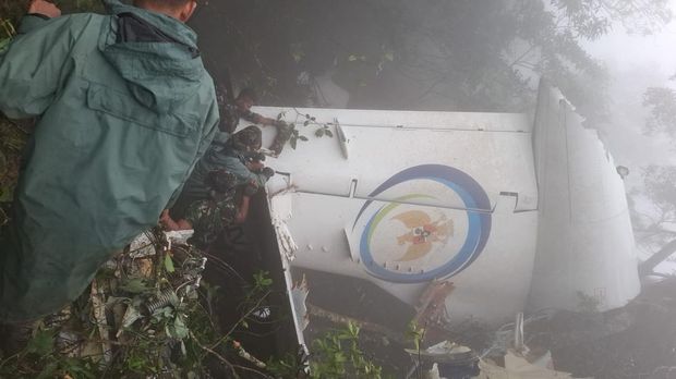 Penampakan ekor pesawat ATR 42-500 yang ditemukan di lereng Gunung Bulusaraung, Pangkep. Dokumen Istimewa