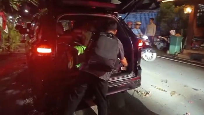 Penyidik KPK usai geledah rumah Wali Kota Madiun Maidi