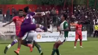Kiper Liga 4 yang Lakukan Tendangan Kungfu Minta Maaf