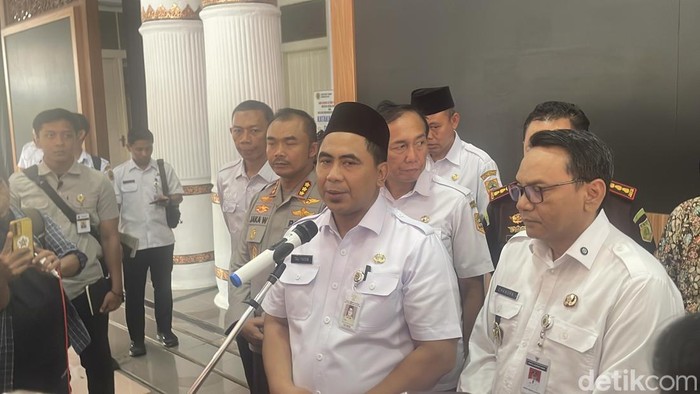 Plh Gubernur Jawa Tengah, Taj Yasin Maimoen  bersama Plt Bupati Pati Risma Ardhi Chandra di Pendopo Kabupaten Pati, Rabu (21/1/2026).