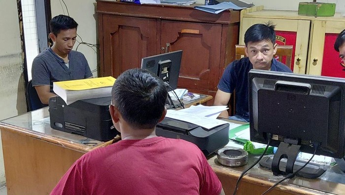 Polisi tengah melakukan pemeriksaan terhadap preman yang ngamuk usai gagal palak sopir truk