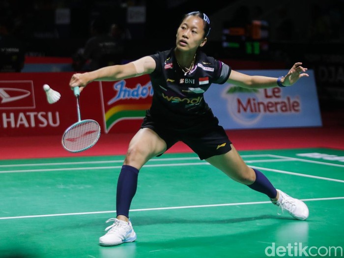 Pebulu tangkis tunggal putri Indonesia Putri Kusuma Wardani menghadapi wakil Taiwan Sung Shuo Yun pada babak 32 besar Daihatsu Indonesia Masters 2026 di Istora Senayan, Jakarta, Rabu (21/1/2026).