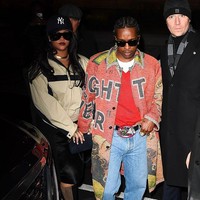 Perempuan 37 tahun asal Barbados itu terlihat melangkah percaya diri untuk memberikan dukungan langsung kepada sang kekasih, A$AP Rocky, yang tampil sebagai bintang tamu musik di Saturday Night Live baru-baru ini. (Foto: GC Images/Getty Images)