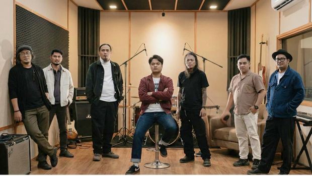 Sevenkey merilis single terbaru Jalan Masih Panjang, menegaskan komitmen musikal mereka. Lagu ini menggabungkan pop rock modern dengan lirik yang kuat.