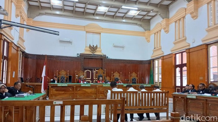 4 Terdakwa Jalani Sidang Perdana Kasus Jual Beli Aset BUMN ke Ciputra Land
