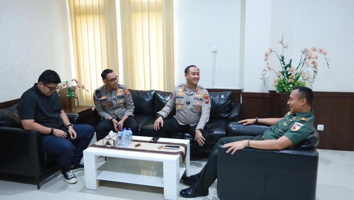 Kapolres Gresik Sambangi Dandim 0817, Perkuat Sinergi Polri-TNI