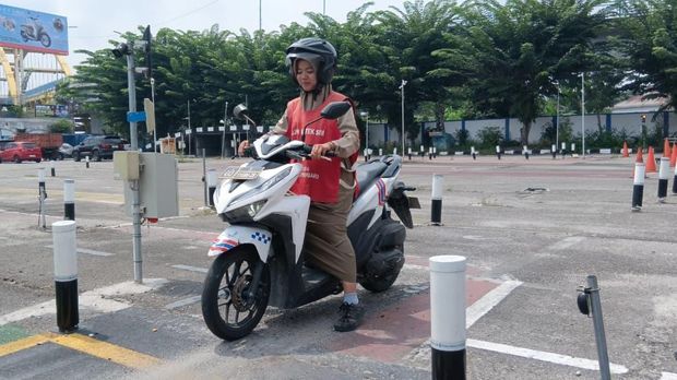 Siswa Mendapat SIM Gratis Tetap Ikuti Tes Teori dan Praktik