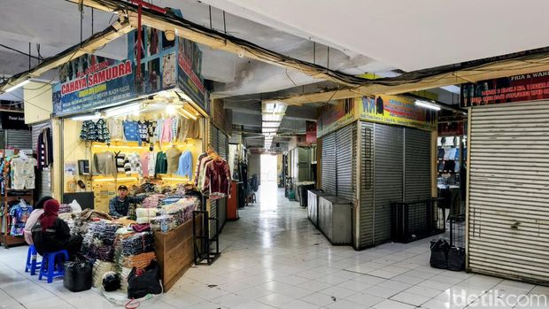 Suasana Pasar Andir Kota Bandung.