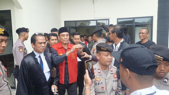 Terdakwa demo di Pati keluar dari PN Pati, Kamis (21/1/2026).