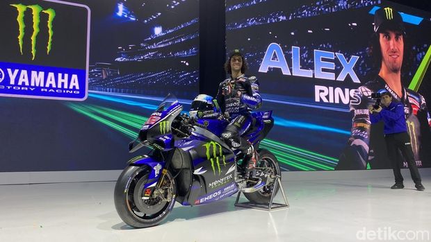 Tim MotoGP Yamaha Resmi Rilis YZR-M1 Mesin V4 di Jakarta Tim MotoGP Yamaha Resmi Rilis YZR-M1 Mesin V4 di Jakarta