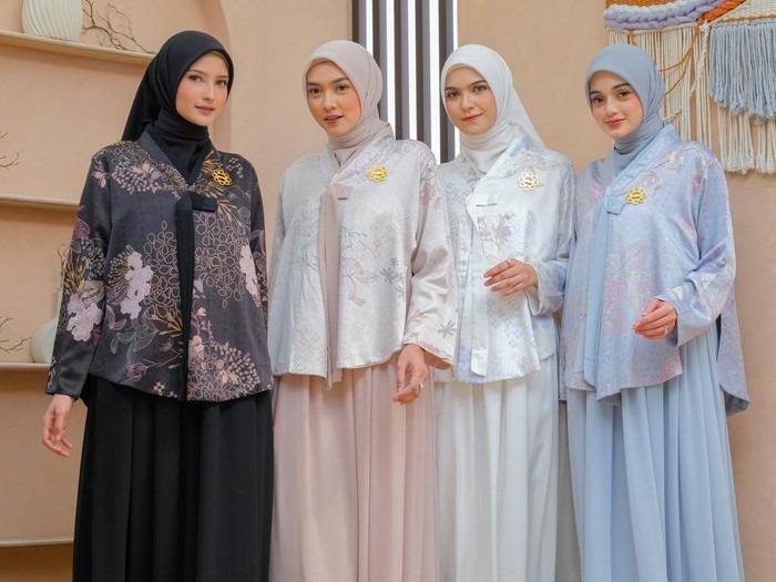 Setelah tren baju Lebaran 2026 model rompi lepas heboh di media sosial, kini muncul tren koleksi baju model hanbok ala Korea di pasar Tanah Abang, Jakarta Pusat.
