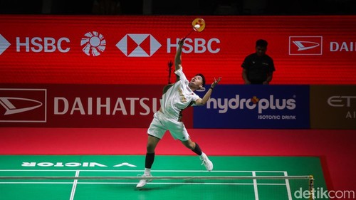 M Zaki Ubaidillah bertanding melawan wakil India K. George di babak 32 Besar Daihatsu Indonesia Masters 2026 di Istora Senayan, Jakarta, Rabu (21/1/2026). Ubed menang 2 set langsung dengan skor 21-17 dan 21-14.