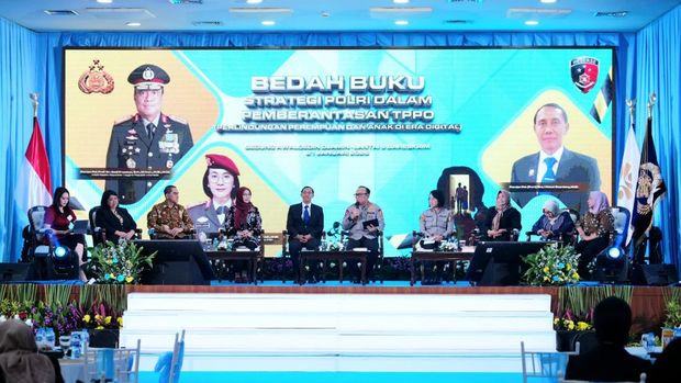 Bedah buku Strategi Polri dalam Pemberantasan TPPO, Perlindungan Perempuan dan Anak di Era Digital karya Wakapolri Komjen Dedi Prasetyo bersama Komjen (Purn) I Ketut Suardana dan Direktur Tipid PPA-PPO Bareskrim Polri.