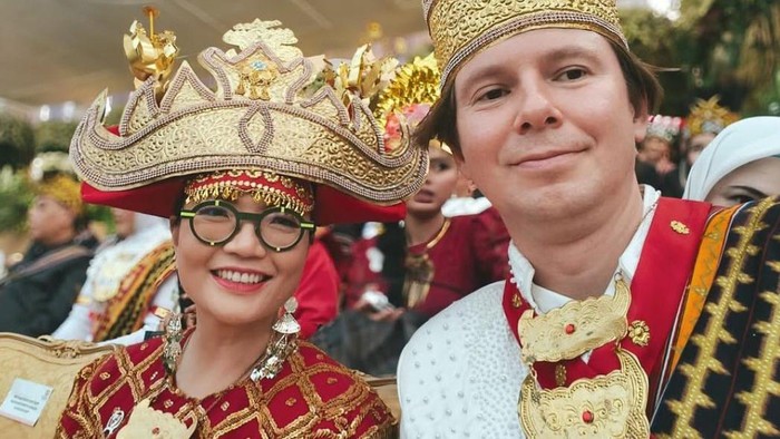 Suami Wamen Stella Lewati Masa Kritis, yang Dipikirkan Paper Fisika & AI