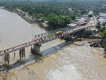 Jembatan Sementara di Sumatera Dilalui Truk Overload, Menteri PU Takut Ambruk