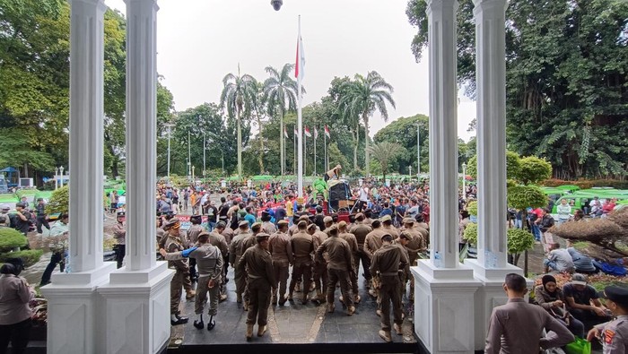 3 Fakta Sopir Demo di Balai Kota Bogor Gara-gara Razia Angkot Tua