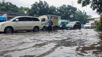 Wilayah Terdampak Banjir Jakarta Bertambah, Kini Jadi 15 RT-20 Ruas Jalan