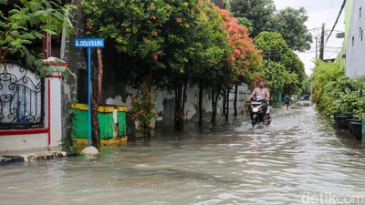 Banjir Kembali Rendam Komplek Wali Kota Sukapura, Aktivitas Warga Lumpuh