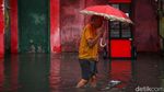 Banjir Tak Kunjung Surut, Aktivitas Warga Pondok Ungu Permai Terganggu