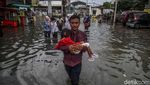 Banjir Tak Kunjung Surut, Aktivitas Warga Pondok Ungu Permai Terganggu