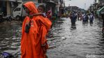Banjir Tak Kunjung Surut, Aktivitas Warga Pondok Ungu Permai Terganggu