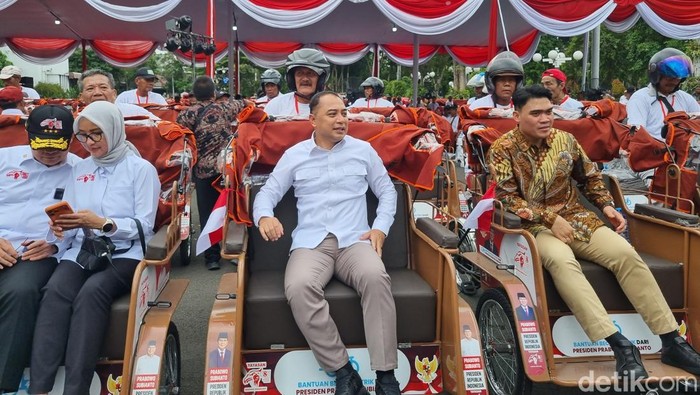 Bantuan becak listrik dari Presiden Prabowo Subianto diterima Surabaya.