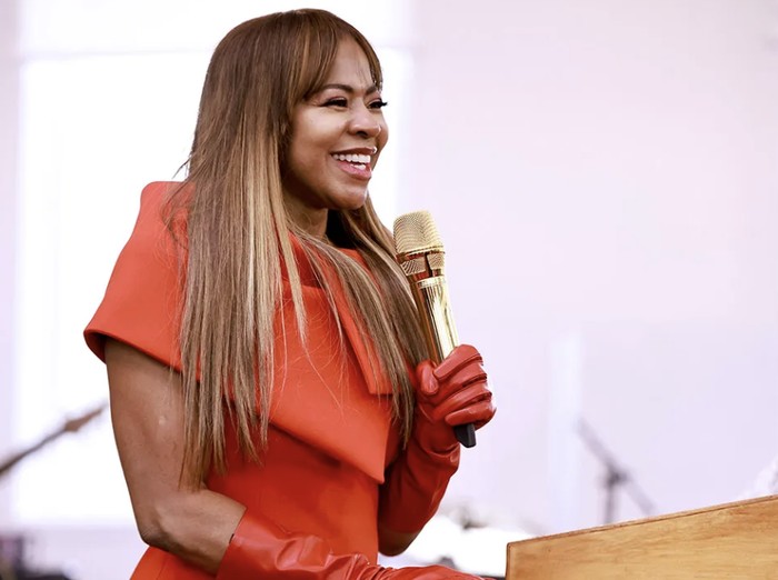 Bintang reality show menikah dengan kakeknya