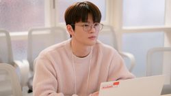 Jisoo Jadi Produser Webtoon di Drakor Boyfriend on Demand