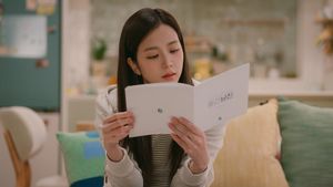 Jisoo Jadi Produser Webtoon di Drakor Boyfriend on Demand