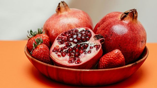 Buah Delima dan Stroberi