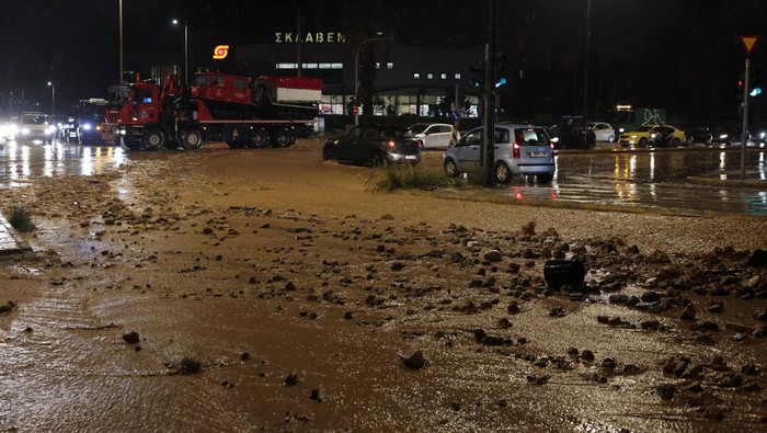 A street covered by debris, as a storm hits Athens, Greece, January 21, 2026. REUTERS/Louisa Gouliamaki