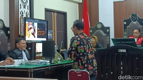 Dokter forensik Arfi Samsun saat dihadirkan menjadi saksi di PN Mataram terkait kasus pembunuhan Brigadir Nurhadi, Kamis (22/1/2025).
