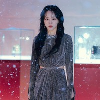 Shin Hye Sun dan Lee Jun Hyuk kembali dipasangkan 9 tahun setelah penayangan Stranger pada 2017. Kali ini, sang aktor berambisi mengungkap rahasianya yang berambisi menjadi “luxury icon” dan penuh pura-pura di drama Korea Netflix, The Art of Sarah. Foto: dok. Netflix