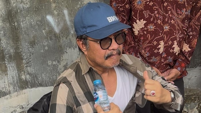Momen Eks Gubernur Sultra Nur Alam Robek Kemeja gegara Gudang Mau Ditertibkan