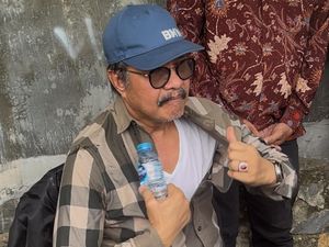 Momen Eks Gubernur Sultra Nur Alam Robek Kemeja gegara Gudang Mau Ditertibkan