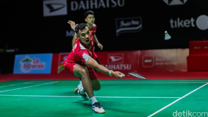 Fajar Alfian/Muhammad Shohibul Fikri memenangkan derbi ganda putra Indonesia di babak 16 besar Indonesia Masters 2026. Mereka mengalahkan Leo Rolly Carnando/Bagas Maulana di Istora Senayan, Kamis (22/1/2026).