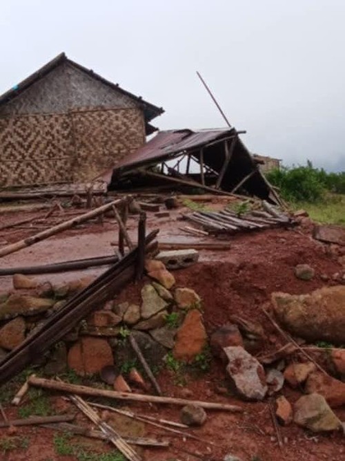 Gedung sekolah SD Negri Matafoi, Kecamatan Mataru, Kabupaten Alor, NTT, rusak diterjang angin kencang, Kamis (22/1/2026). (Tangkapan layar Facebook)
