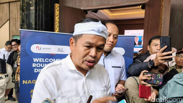 Gubernur Jabar Dedi Mulydi