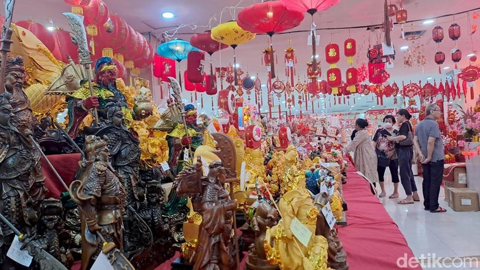 Hiasan Imlek di Pasar Atom