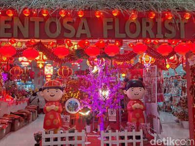 Hiasan Imlek Mulai Ramai Dicari di Surabaya