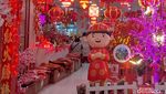 Hiasan Imlek Mulai Ramai Dicari di Surabaya