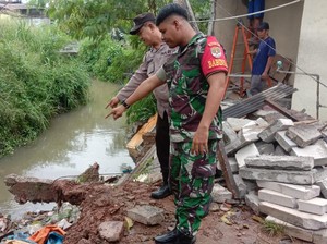 Hujan Deras Picu Longsor di Ciputat, Tembok Rumah Pinggir Kali Ambrol