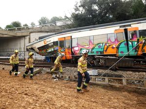 Hujan Lebat Picu Kereta Anjlok di Spanyol