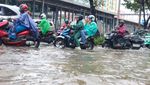 Hujan Picu Genangan di Jalan Letjen Suprapto