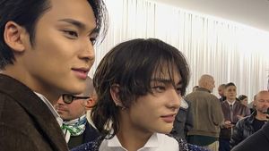 Adu Ganteng Hyunjin Stray Kids & Mingyu SEVENTEEN di Fashion Show Dior
