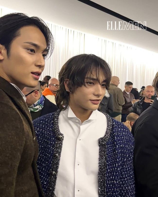 Penggemar KPop semakin heboh lantaran Hyunjin dan Mingyu mengabadikan foto bersama dan terlihat akrab di red carpet. Keduanya memancarkan aura dan visualnya masing-masing bak pemotretan. Foto: dok. X