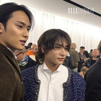 Penggemar KPop semakin heboh lantaran Hyunjin dan Mingyu mengabadikan foto bersama dan terlihat akrab di red carpet. Keduanya memancarkan aura dan visualnya masing-masing bak pemotretan. Foto: dok. X