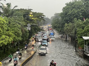 Jalan Daan Mogot Tergenang, Lalin Macet
